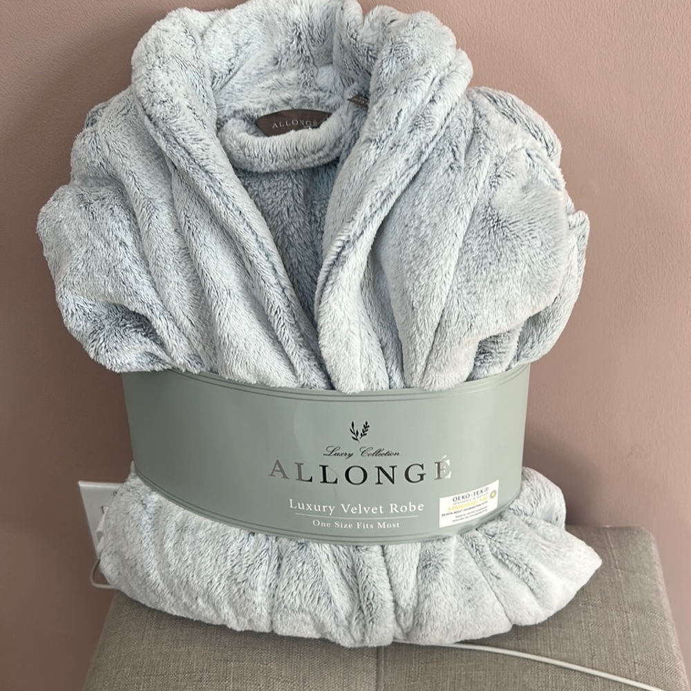 Women’s robe (very soft) (one size)